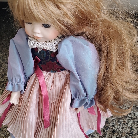 Christine Cecile porcelain doll - Picture 4 of 4